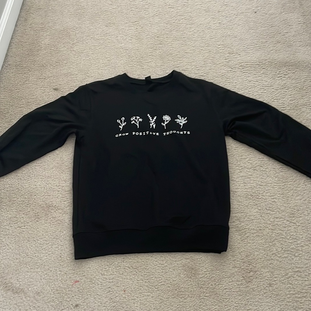 Sweatshirt: Black / Size M(6)
